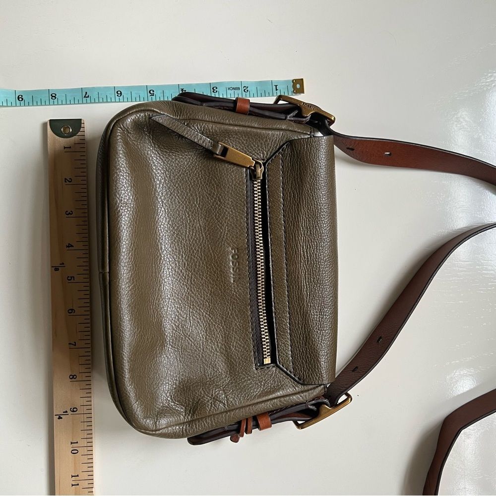Fossil Harper Green Leather Saddle Bag Purse Crossbody Old Money Western Preppy - Picture 3 of 6